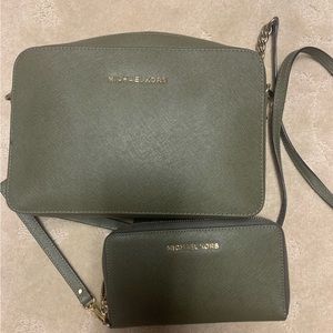 Michael Kors Jet Set crossbody with matching wallet
